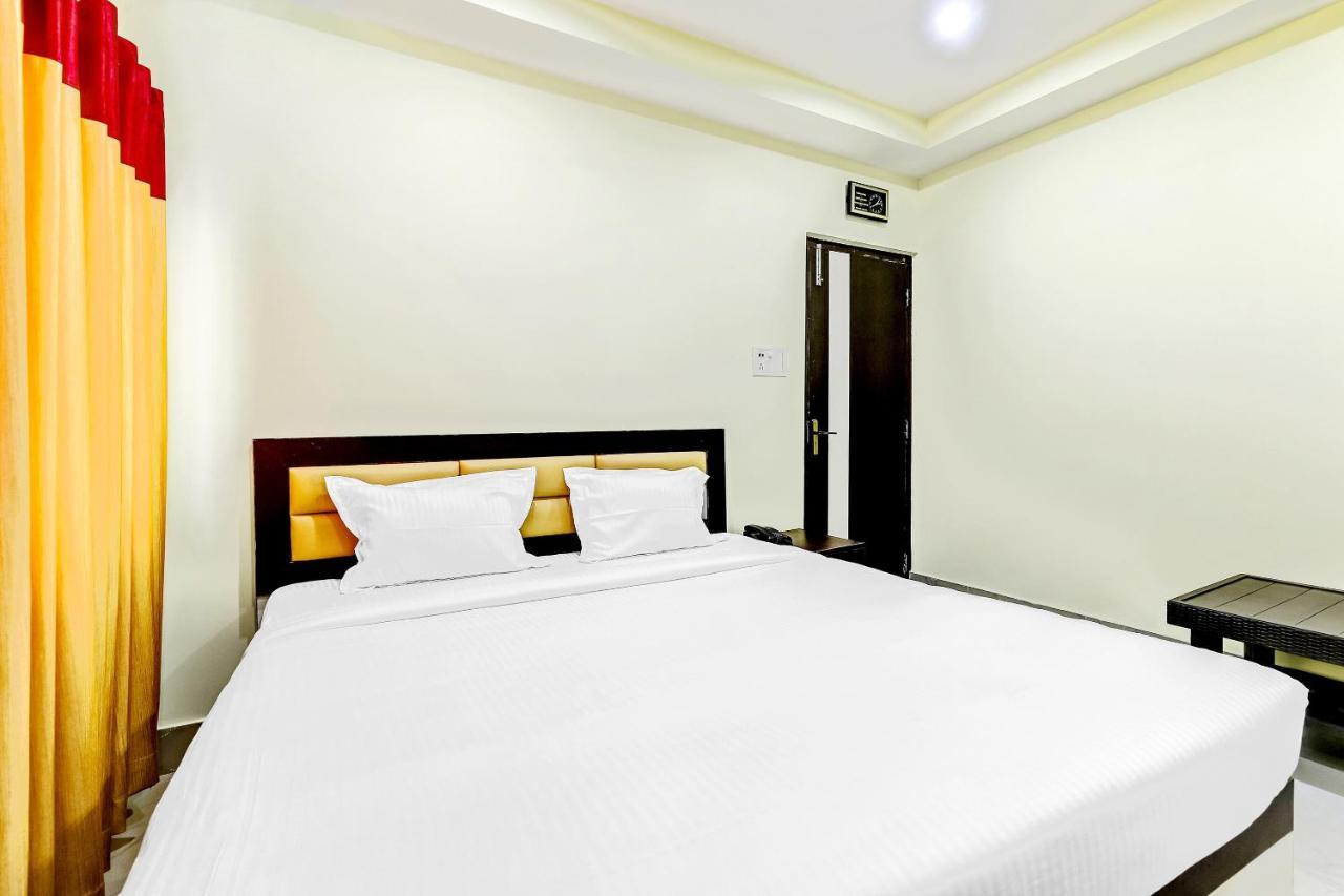 Capital O 85514 Kalpana Hotel Гувахати Экстерьер фото