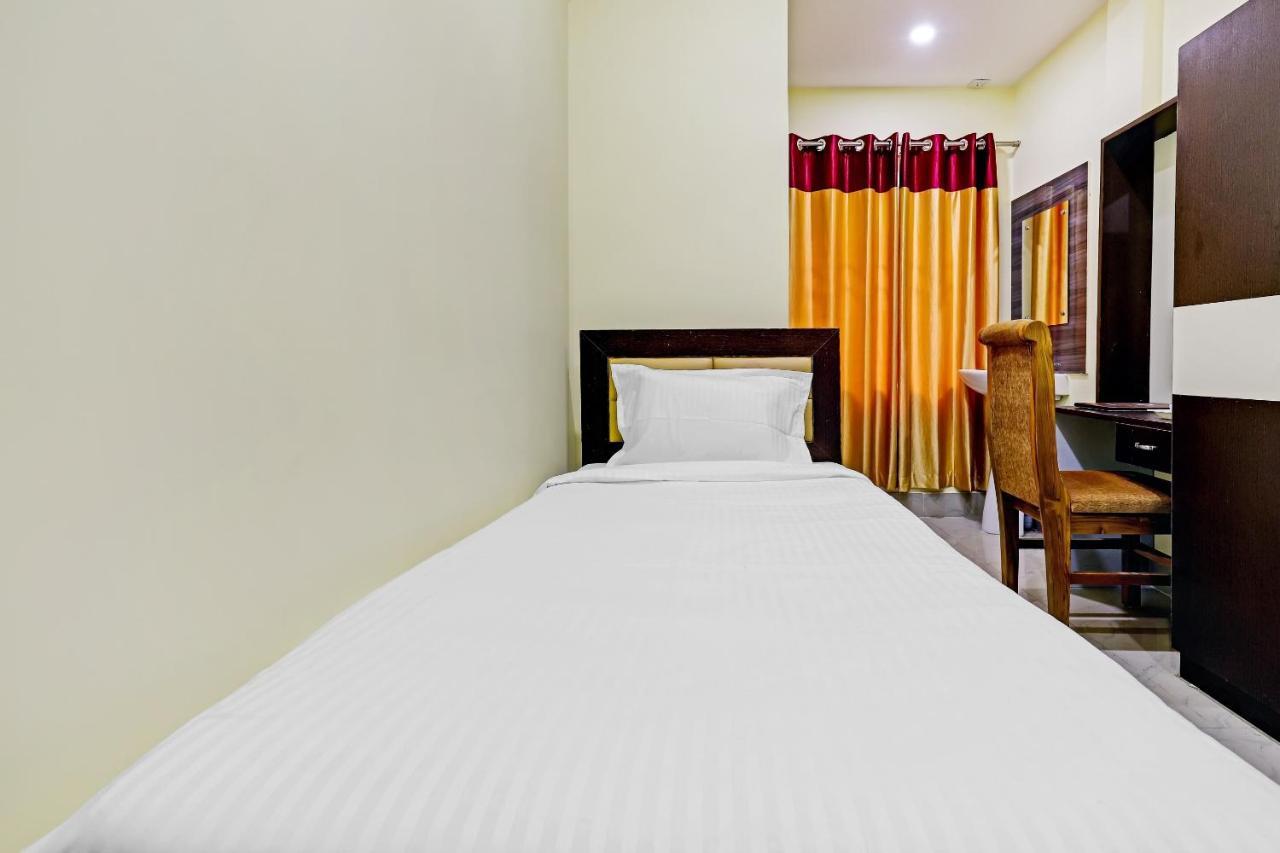 Capital O 85514 Kalpana Hotel Гувахати Экстерьер фото