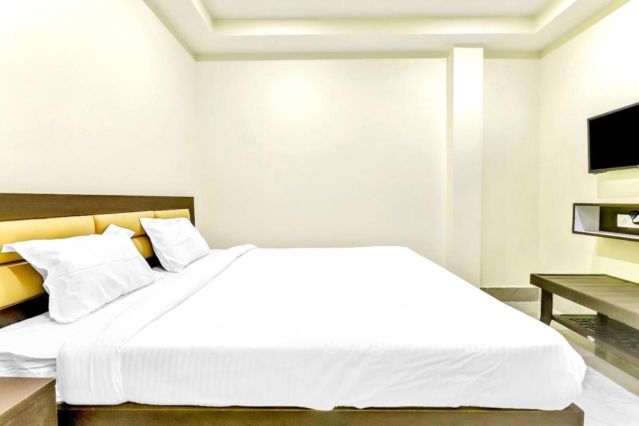 Capital O 85514 Kalpana Hotel Гувахати Экстерьер фото